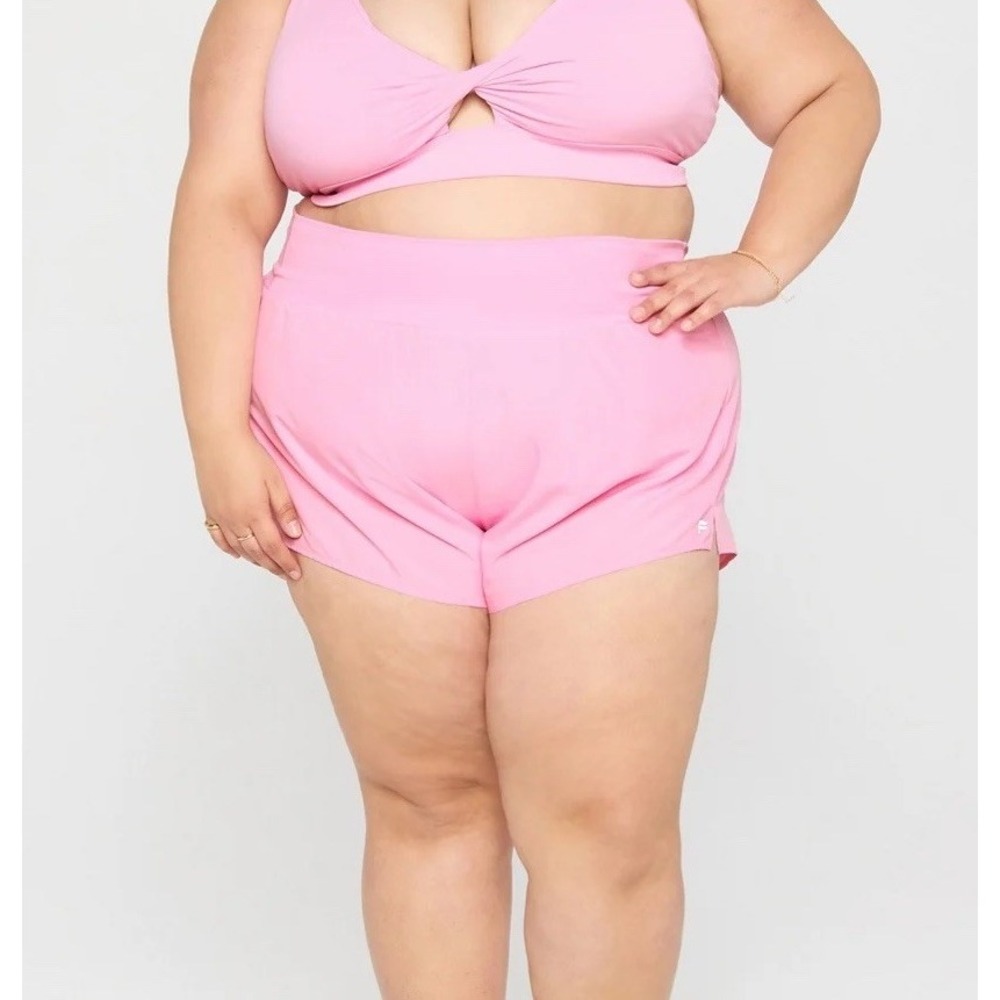 NWOT Women's Fabletics Sun Chaser Shorts 3" Pink Marshmallow 2X (40" X 3")